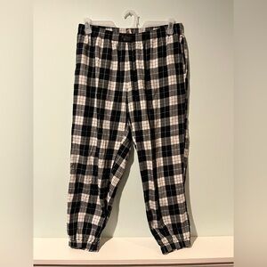 Victoria's Secret Women’s Black White Checker Lounge Ankle Crop Pants, Size L